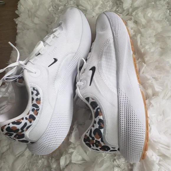 Rand new Nike Women's Running Shoes - Picture 1 of 5